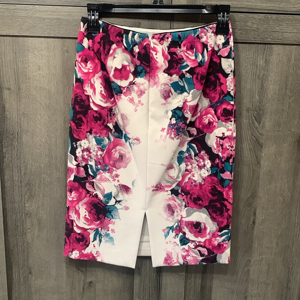 White House Black Market Magenta Rose & Blue Floral Pencil Skirt Woman's Size 00 - Picture 5 of 8